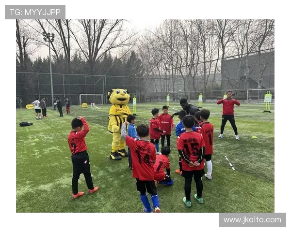 多特蒙德东亚主管携吉祥物艾玛助力常州队，青训合作再谱新篇